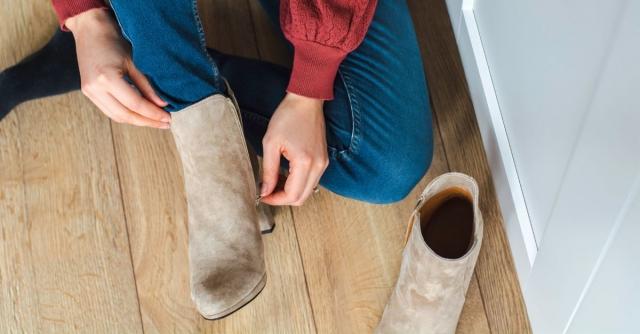 4 of the Best Ways To Keep Suede Boots Looking Good cover picture
