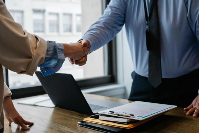 How to Negotiate Contracts with Fast CDN Providers cover picture