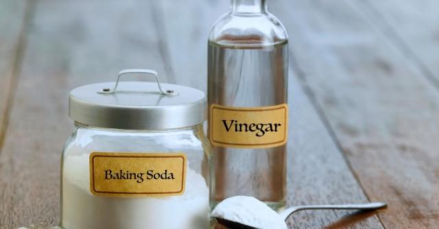 Everyday Applications for Vinegar and Baking Soda cover picture