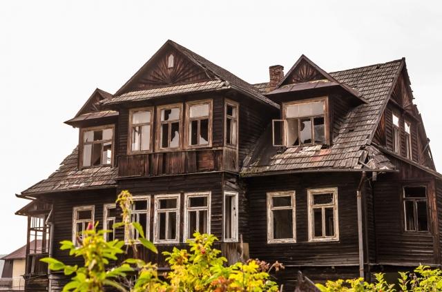 Should You Remodel or Sell Your Ugly House As-Is? cover picture