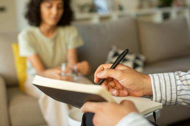 7 Reasons to Seek Therapy to Help You Handle Your Anxiety cover picture