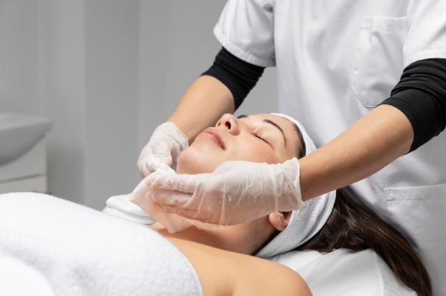 Non-Invasive Treatments That Can Help You Look Younger cover picture