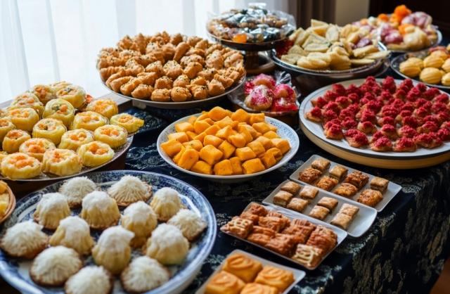 How to Gift CNY Goodies: Etiquette and Meaning Behind Popular Festive Gifts cover picture
