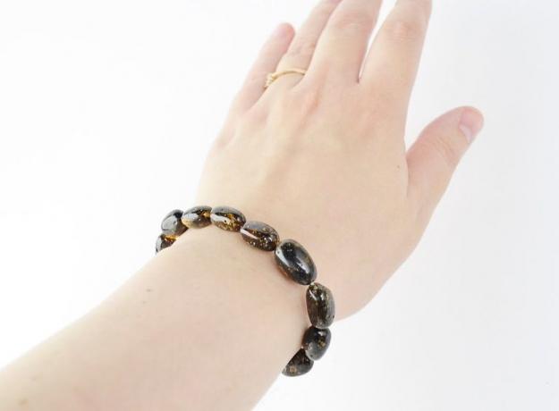 How to Identify Genuine Baltic Amber vs. Fakes and Imitations cover picture