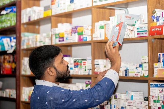 How Information Technology is Transforming Pharmacies cover picture