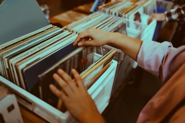 3 Benefits of Hiring an Album Cover Designer cover picture