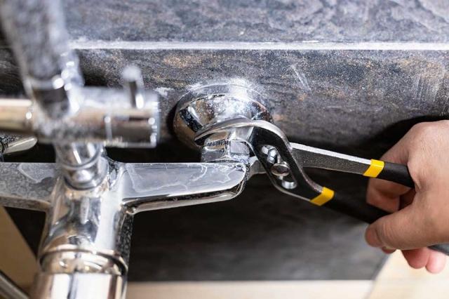 When to Call an HDB Plumber: Recognizing Water Leakage Signs cover picture