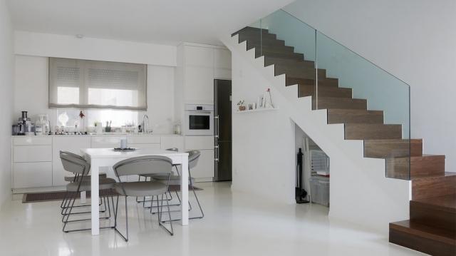 Why Must You Choose Epoxy Flake Flooring? cover picture