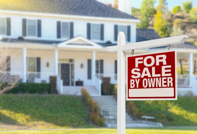 Should You Sell Your Home Yourself or Hire a Realtor? cover picture