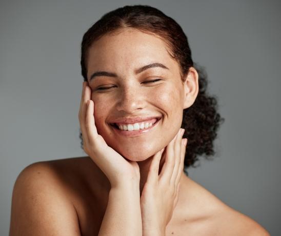 DIY Facials vs. Professional Facials: What You Need to Know cover picture