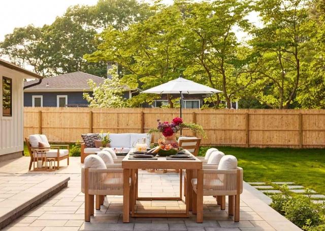 Upgrade Your Backyard: How to Choose the Right Deck Contractor cover picture