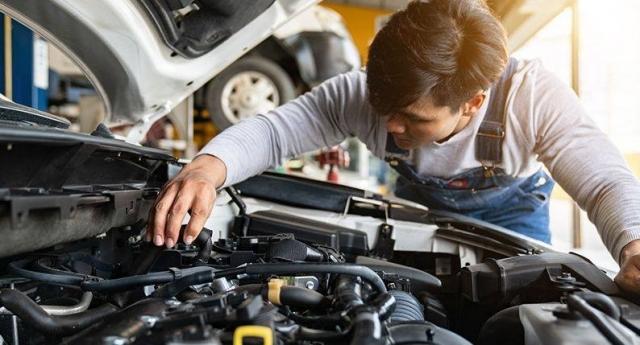 Top 7 Factors to Consider Before Buying an Auto Repair Shop cover picture