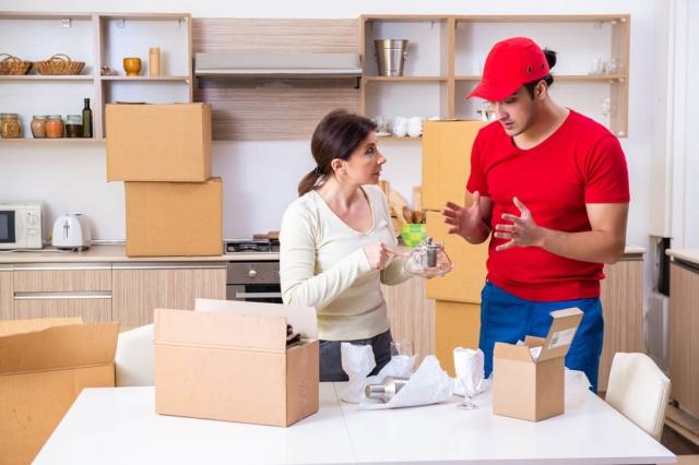 Avoiding Mistakes When Hiring Professional Movers cover picture