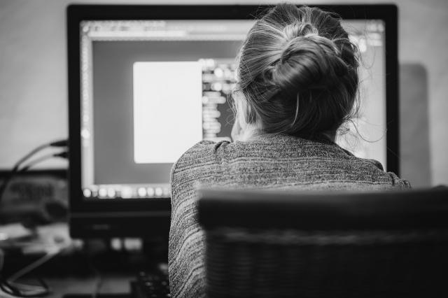 Tips On Selecting the Right Web Design Company cover picture