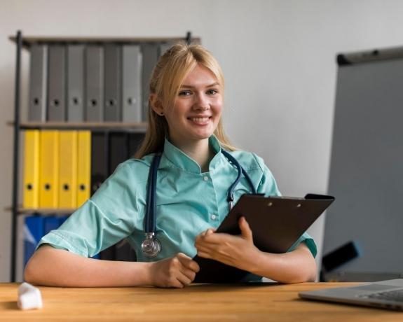 What Does a Hospice Care CNA Do? Essential Duties Explained cover picture