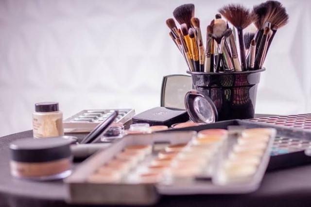How to Stand Out in a Crowded Online Beauty Market cover picture