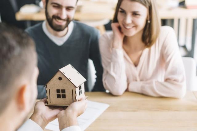 Downsizing Done Right: Chosing the Perfect Home Loan for Your Next Chapter cover picture