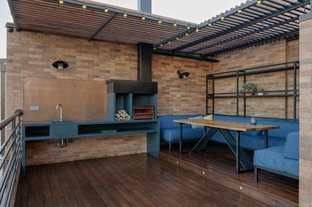 5 Reasons to Add a Hydration Station to an Outdoor Kitchen cover picture