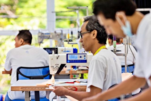 What Are the Key Steps to Working with Custom Made Swimwear Manufacturers? cover picture