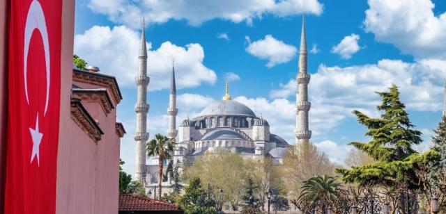 How to Make the Most of a Layover in Istanbul cover picture