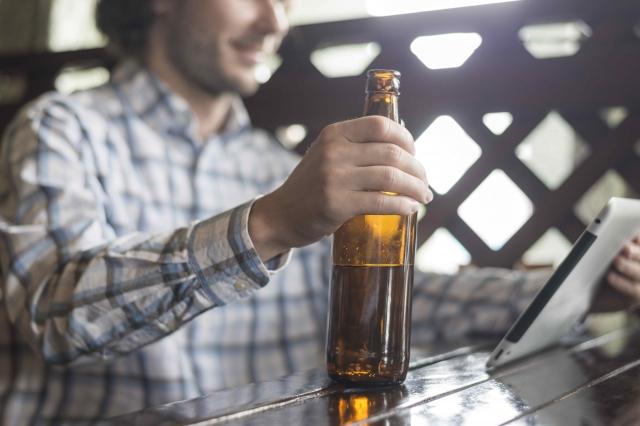 Buy Alcohol Online in Abu Dhabi: Easy to Delivery for All Your Needs - Royal Spirit cover picture