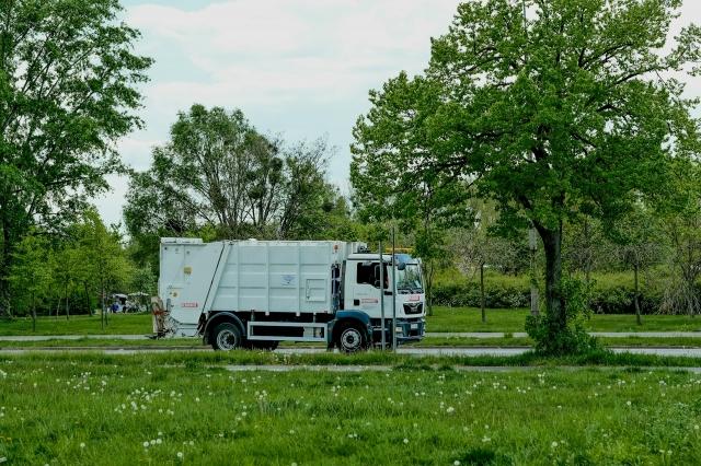 Unique Challenges in Garbage Truck Accident Cases: Insights from Arlington Lawyers cover picture