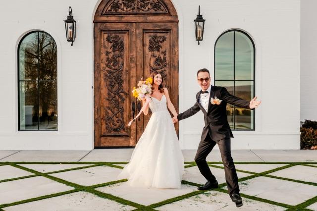 The Last-Minute Wedding Checklist: Easy-to-Forget Details cover picture