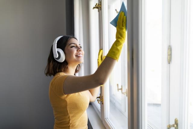 The Benefits of Replacing Your Home's Windows cover picture