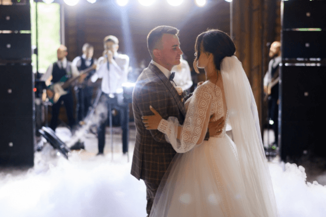 Ready to Dance? Discover the Secrets of Exceptional Wedding DJs! cover picture