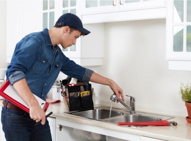 When to Call a Professional Plumber cover picture