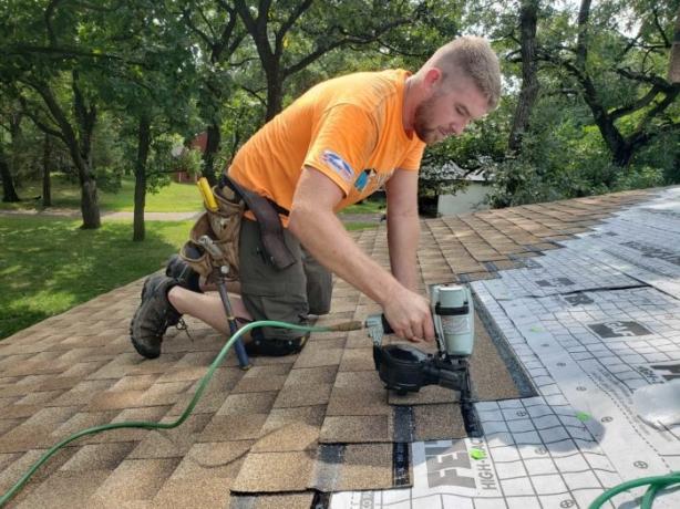 Understanding the True Cost of Roofing Leads in Today’s Market: Maximize ROI cover picture