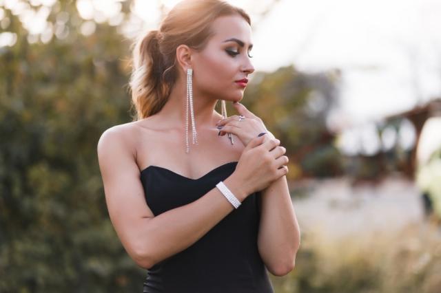 From Casual to Formal: Master How to Rock Lab Grown Diamond Bracelets cover picture