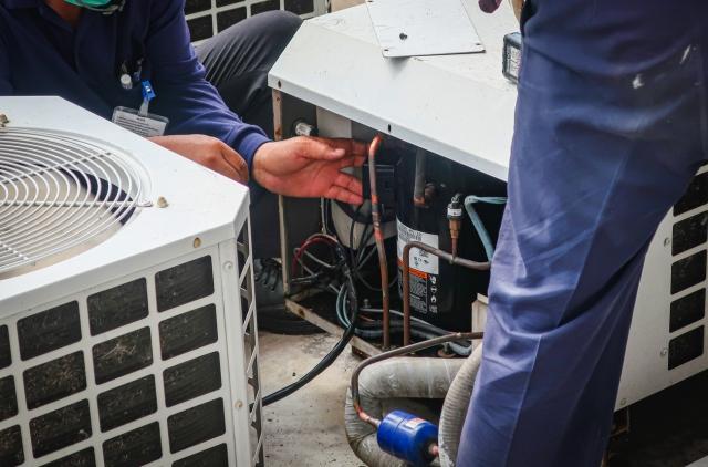 What Are the Warning Signs of a Faulty AC Condenser? cover picture