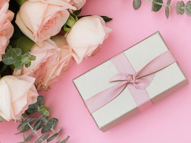 Planning a Wedding? MrsAtlastBox is the Perfect Wedding Gift For You cover picture