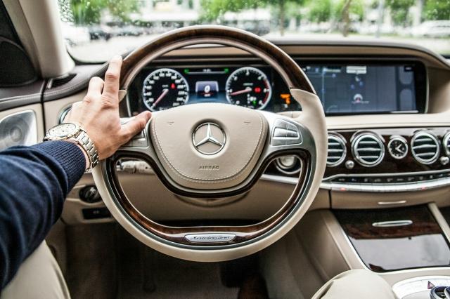 Upgrading Your Steering Wheel: What to Consider for Performance and Aesthetics cover picture