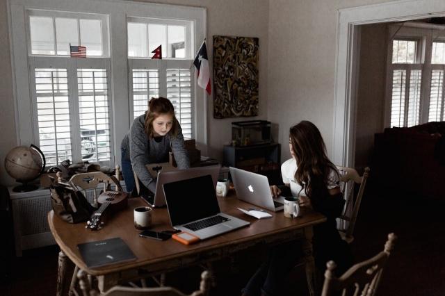 The Importance of Having a Side Hustle While Working a Full-Time Job cover picture