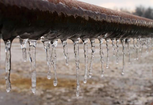 What To Do When You Have A Frozen Pipe? cover picture