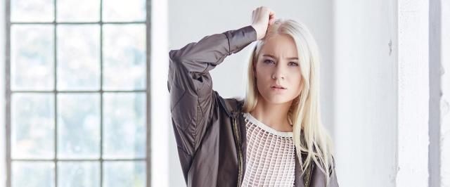 The Ultimate Guide to Blonde Tape-in Hair Extensions: Everything You Need to Know cover picture
