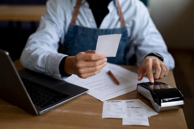 A Complete Guide to Creating Quote, Invoice, and Estimate Templates for Your Business cover picture