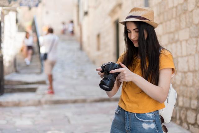 Should I Buy a Compact Camera for Travel? cover picture