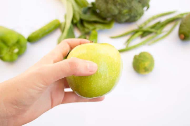 Green apple salad, benefits, and recipes cover picture