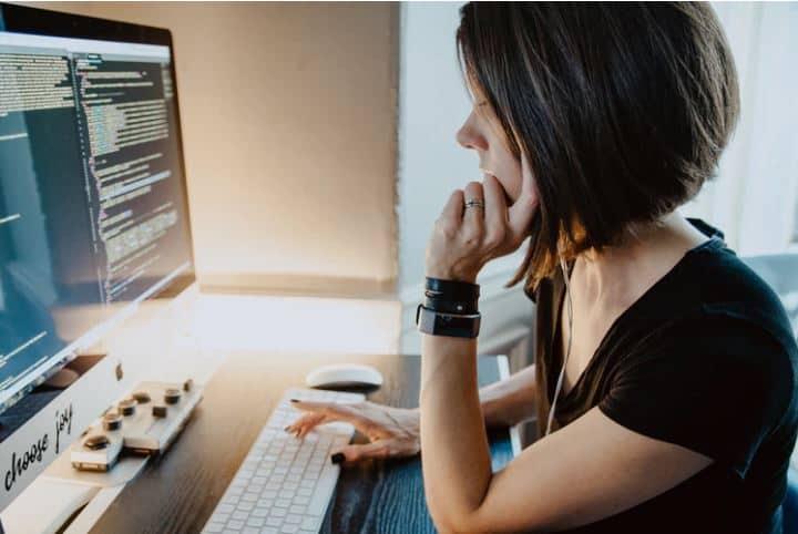 Computer Science VS Computer Engineering cover picture