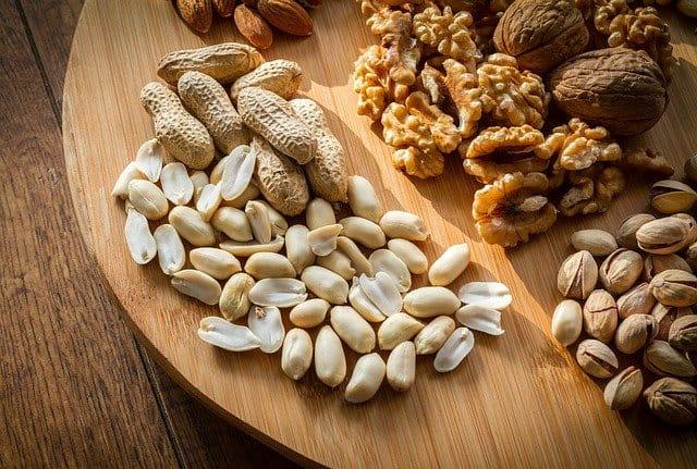 Benefits of eating peanuts cover picture