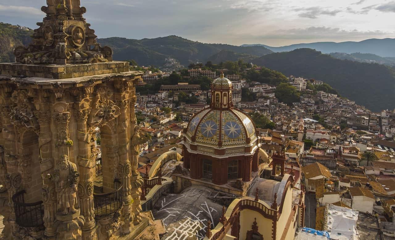 Touristic sites and guidelines for travel in Mexico cover picture