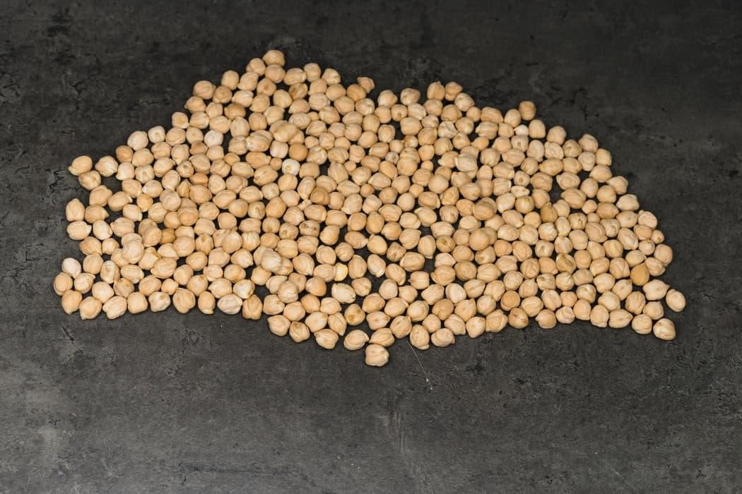 Benefits of chickpeas, nutritional value, and side effects cover picture
