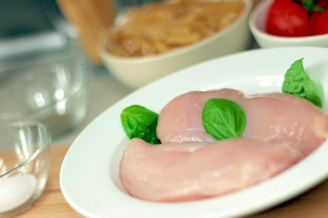 The number of calories in cooked chicken breast cover picture