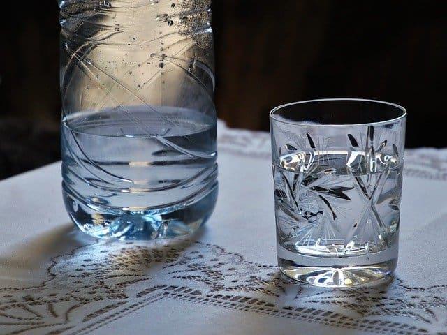 The health benefits of drinking hot water cover picture