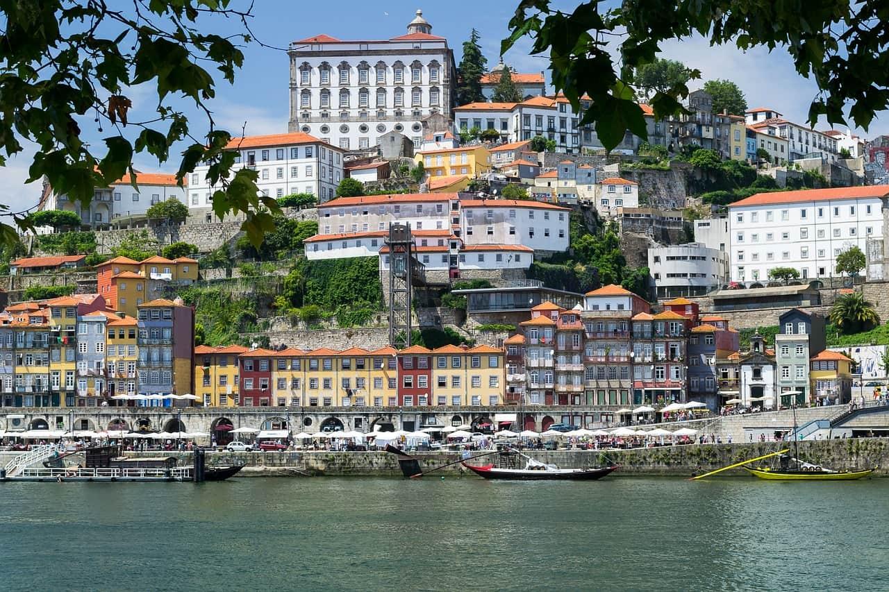Essential Travel Tips for your First Travel to Portugal cover picture