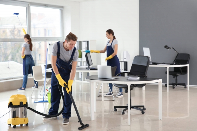 Choosing the Right Commercial Cleaning Service for Your Office: A Comprehensive Guide