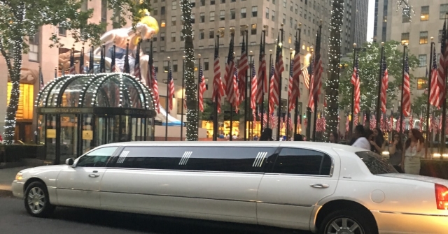 Experience Elegance on Wheels With The Ultimate Guide to Luxury Car Service
